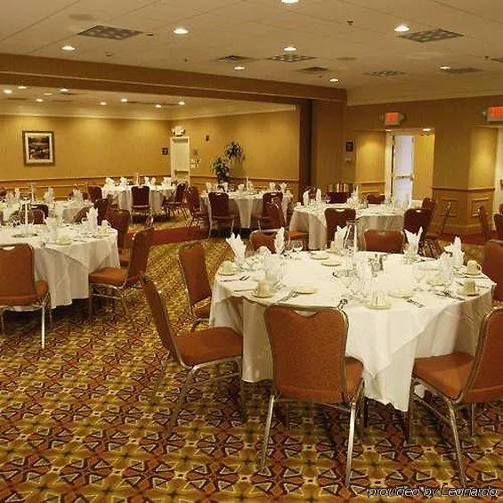 Hampton Inn Louisville Downtown 3*,